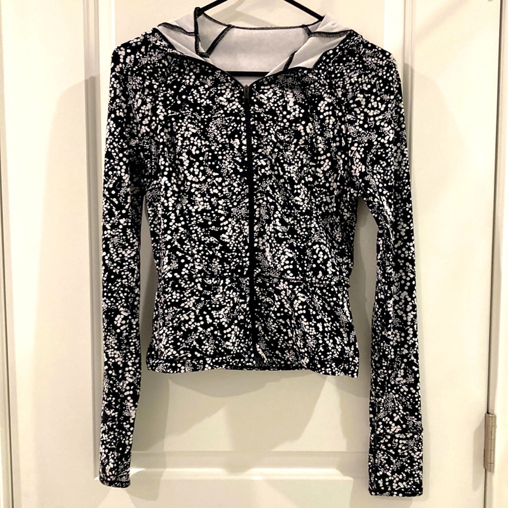 Black and white Zip-up Lululemon fitted jacket size 6